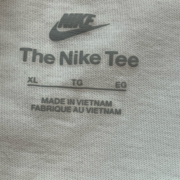 Youth XL short sleeve Nike Shirt - Picture 3 of 3